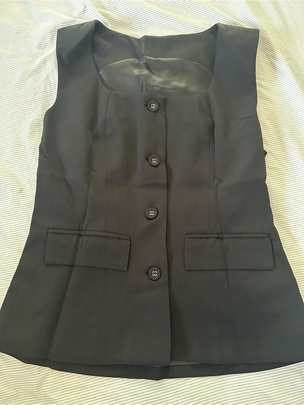 Black Sleeveless Button-Front Women's Vest Jacket